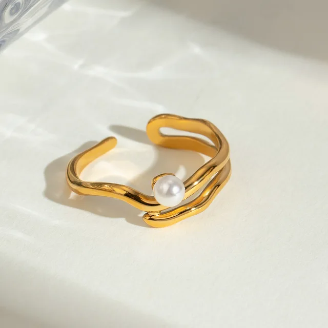 Wavy Pearl Gold Ring
