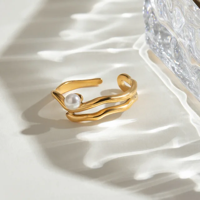 Wavy Pearl Gold Ring