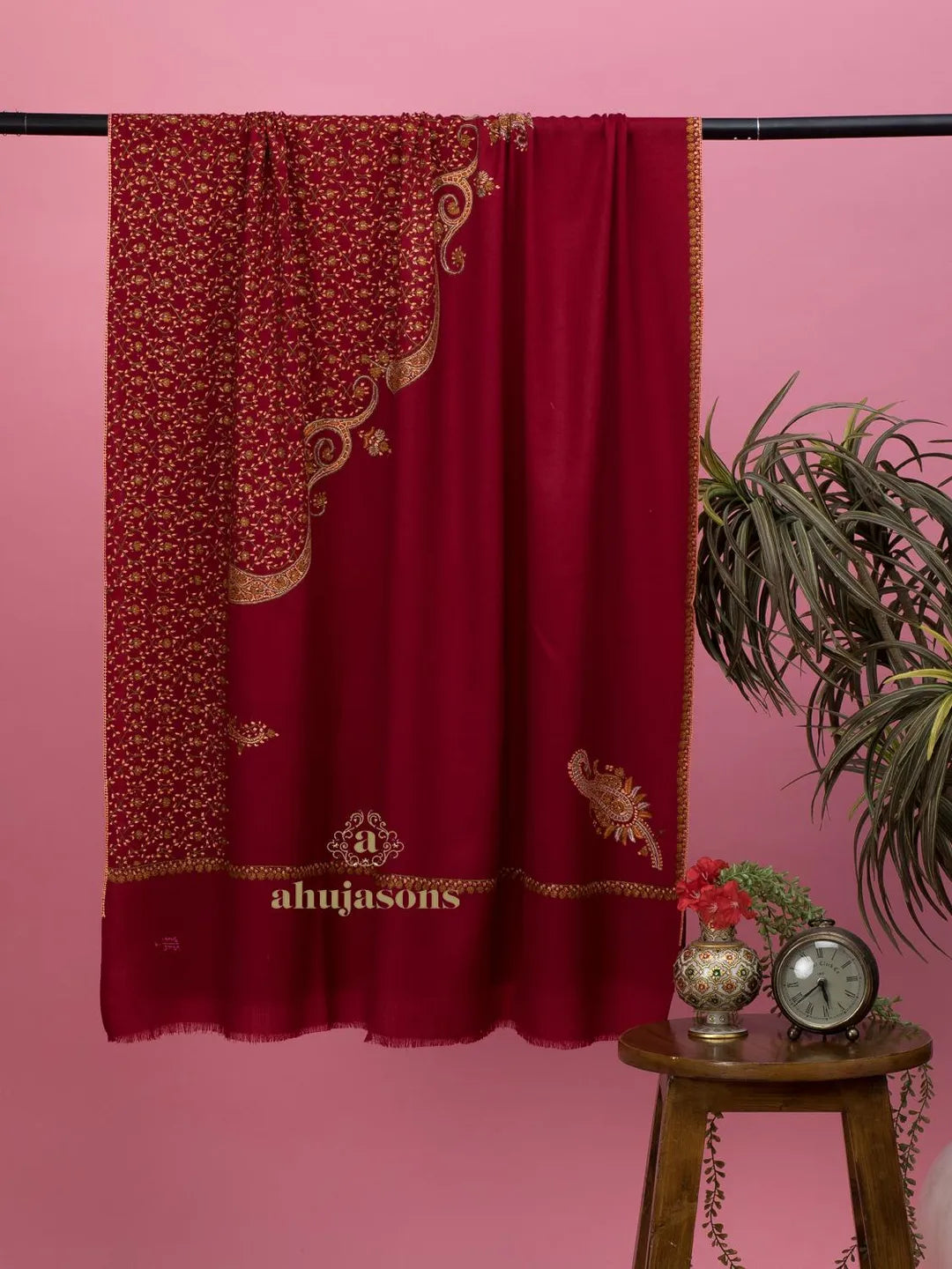 Elegant Cashmina Shawl with Fancy Pattern in Maroon