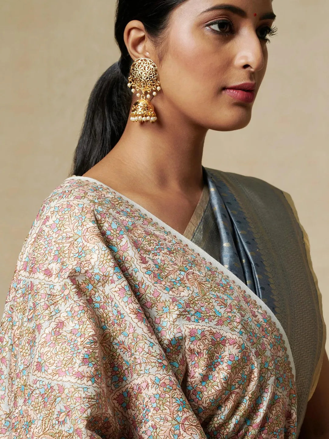 Elegant Shawl Wool Blend with Jamawaar Pattern in White