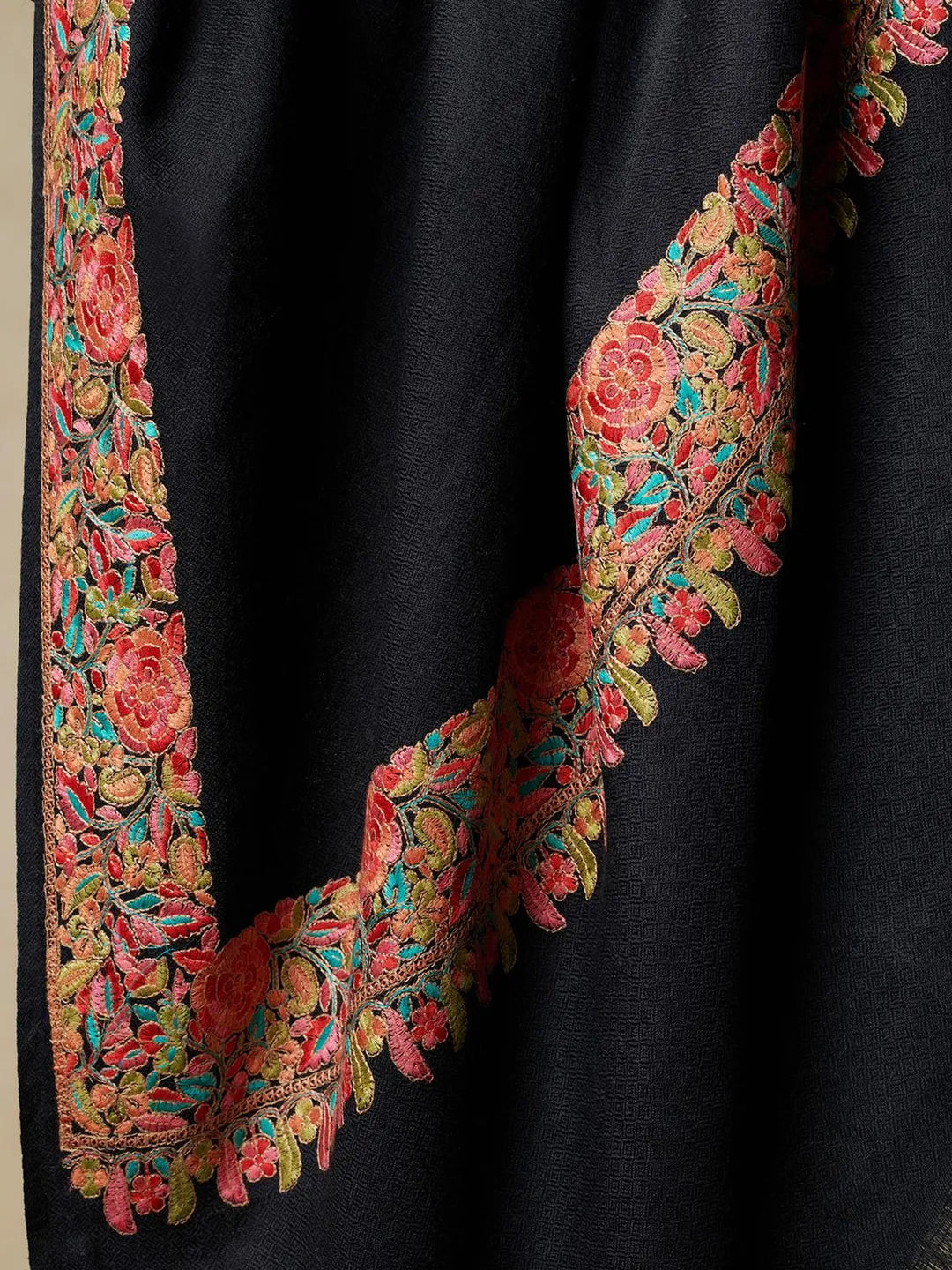 Elegant Shawl Wool Blend with Jamawaar Pattern in Black