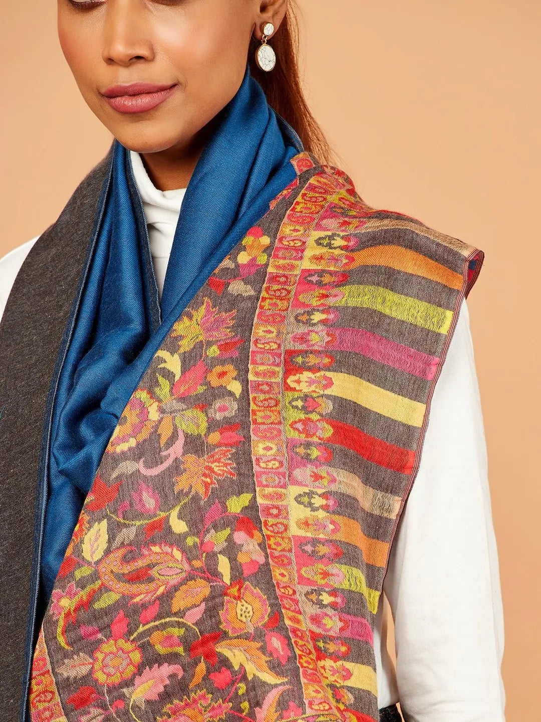 Elegant Stole Wool Blend with Jacquard Pattern in Blue