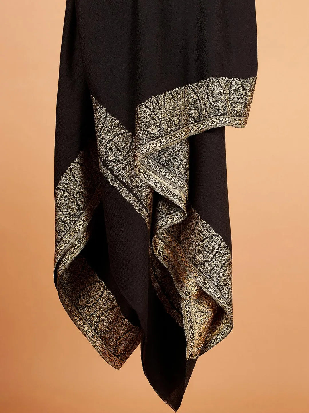Elegant Shawl Wool Blend with Kaani Pattern in Black