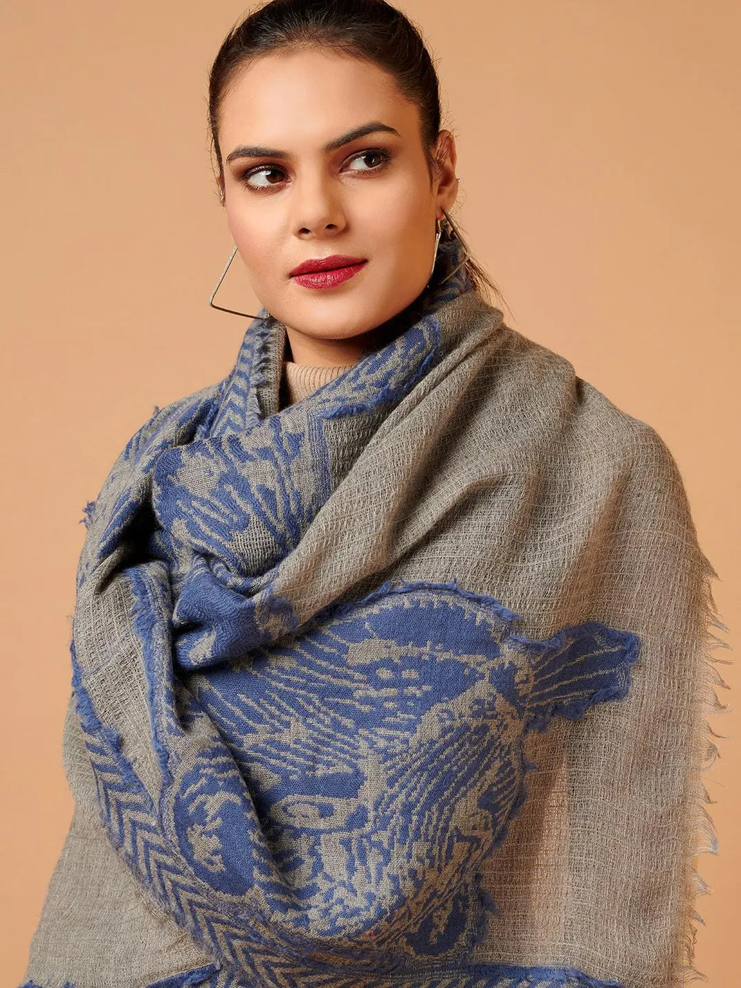 Elegant Stole Wool Blend with Jacquard Pattern in Beige