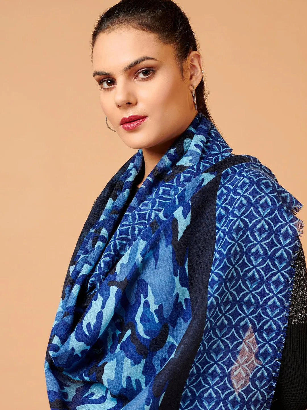 Elegant Stole Wool Blend with Printed Pattern in Blue