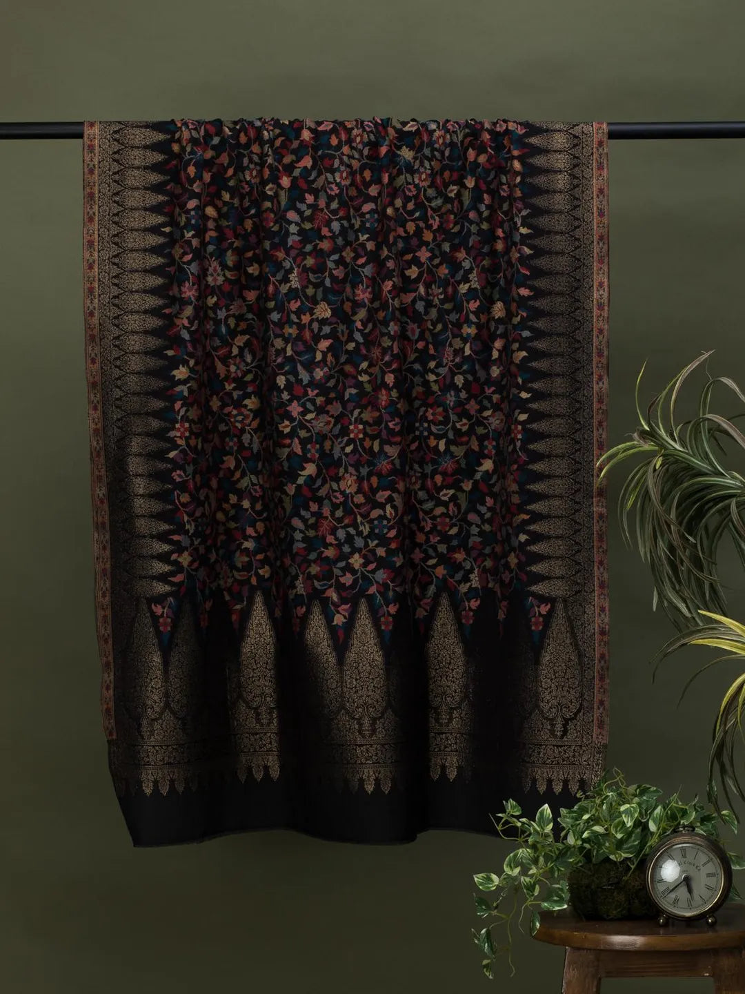 Elegant Shawl Wool Blend with Kaani Pattern in Black