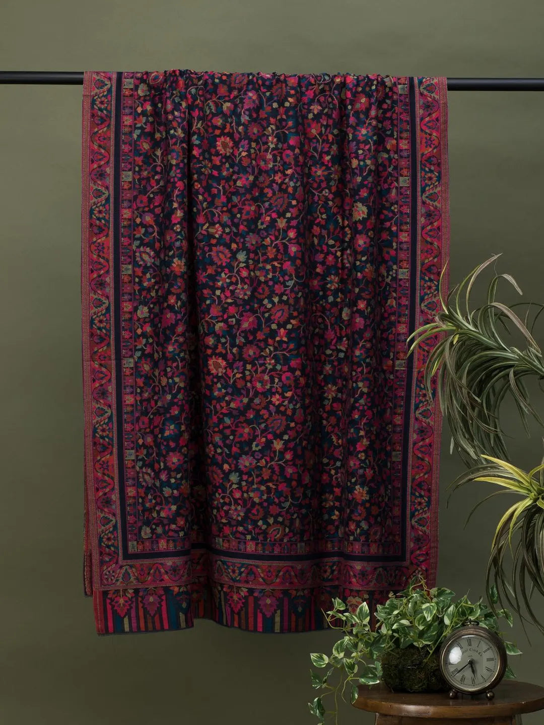 Elegant Shawl Wool Blend with Kaani Pattern in Black