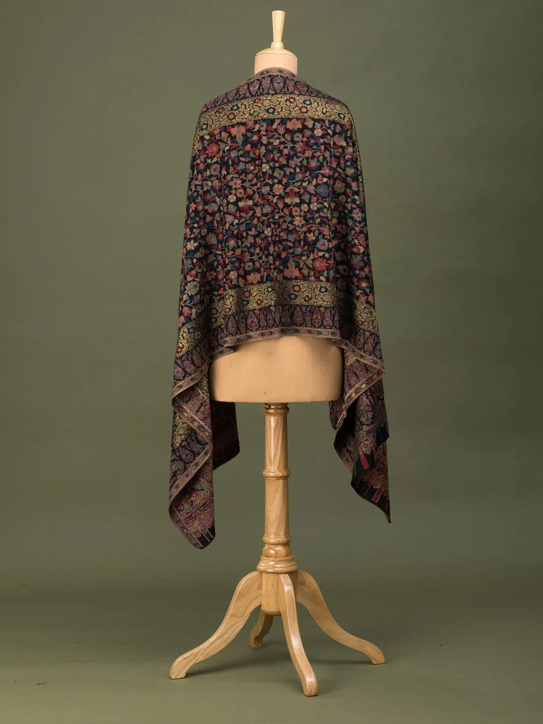 Elegant Stole Wool Blend with Jacquard Pattern in Black