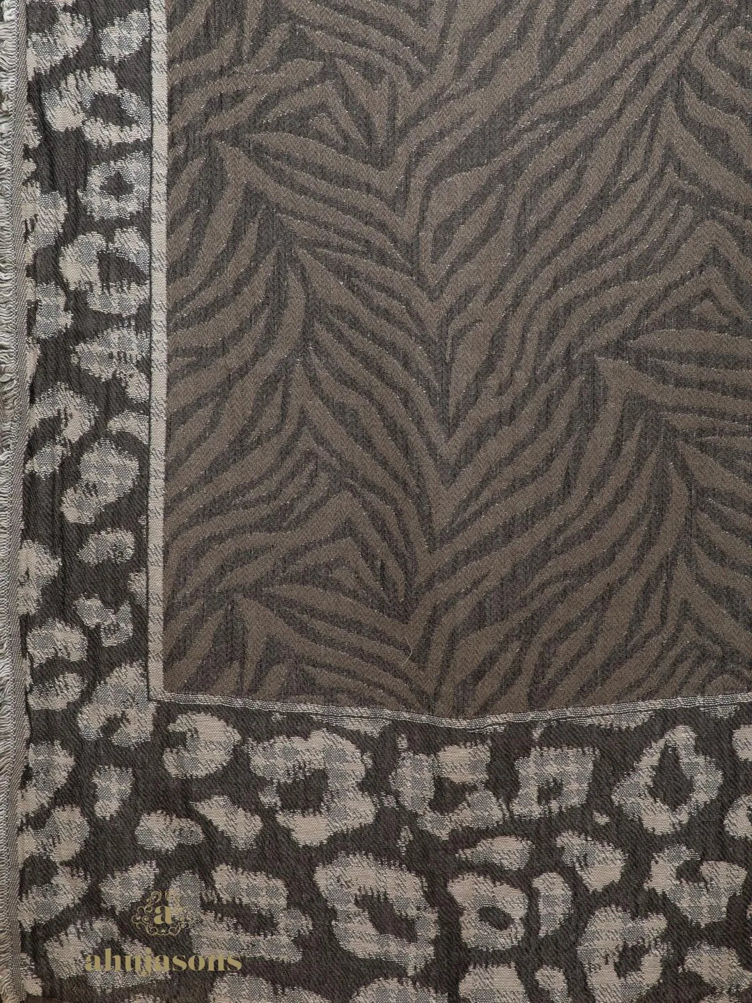 Elegant Stole Wool Blend with Jacquard Pattern in Multi