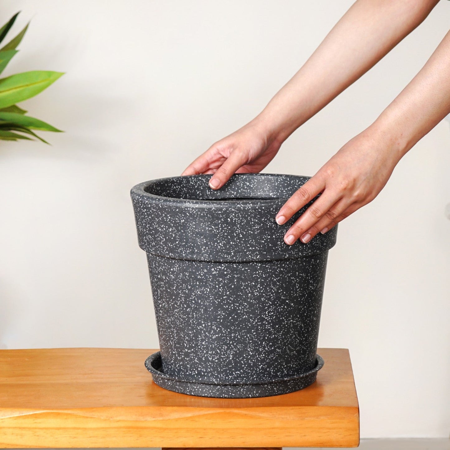 Planterra Grey Planter With Plate 10x9 Inch