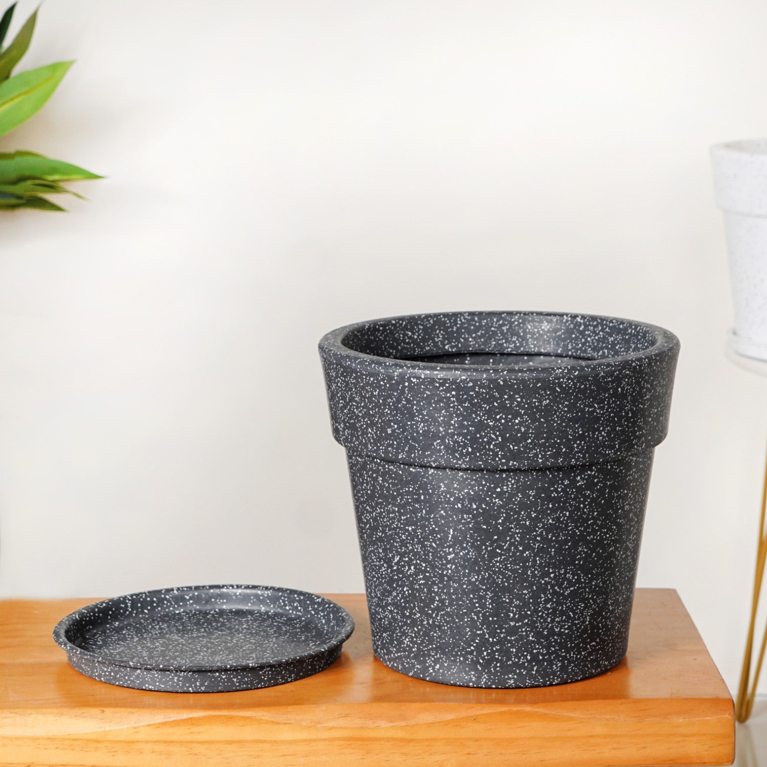 Planterra Grey Planter With Plate 10x9 Inch