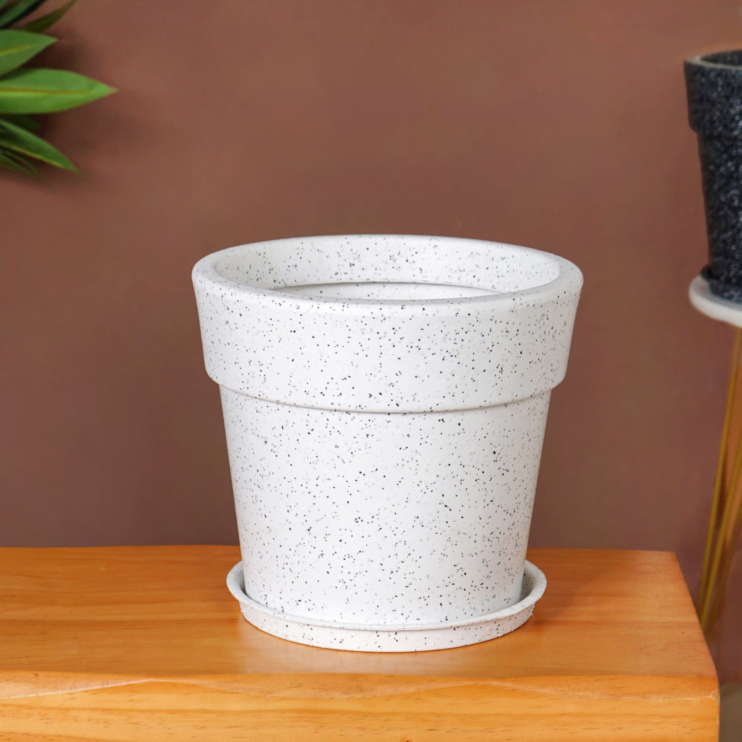 Planterra White Planter With Plate 10x9 Inch