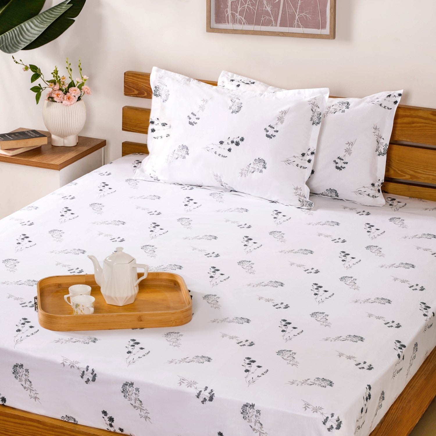 Pure Cotton Printed Bedsheet And Pillow Case Set 180 TC King Size 275x275 cm