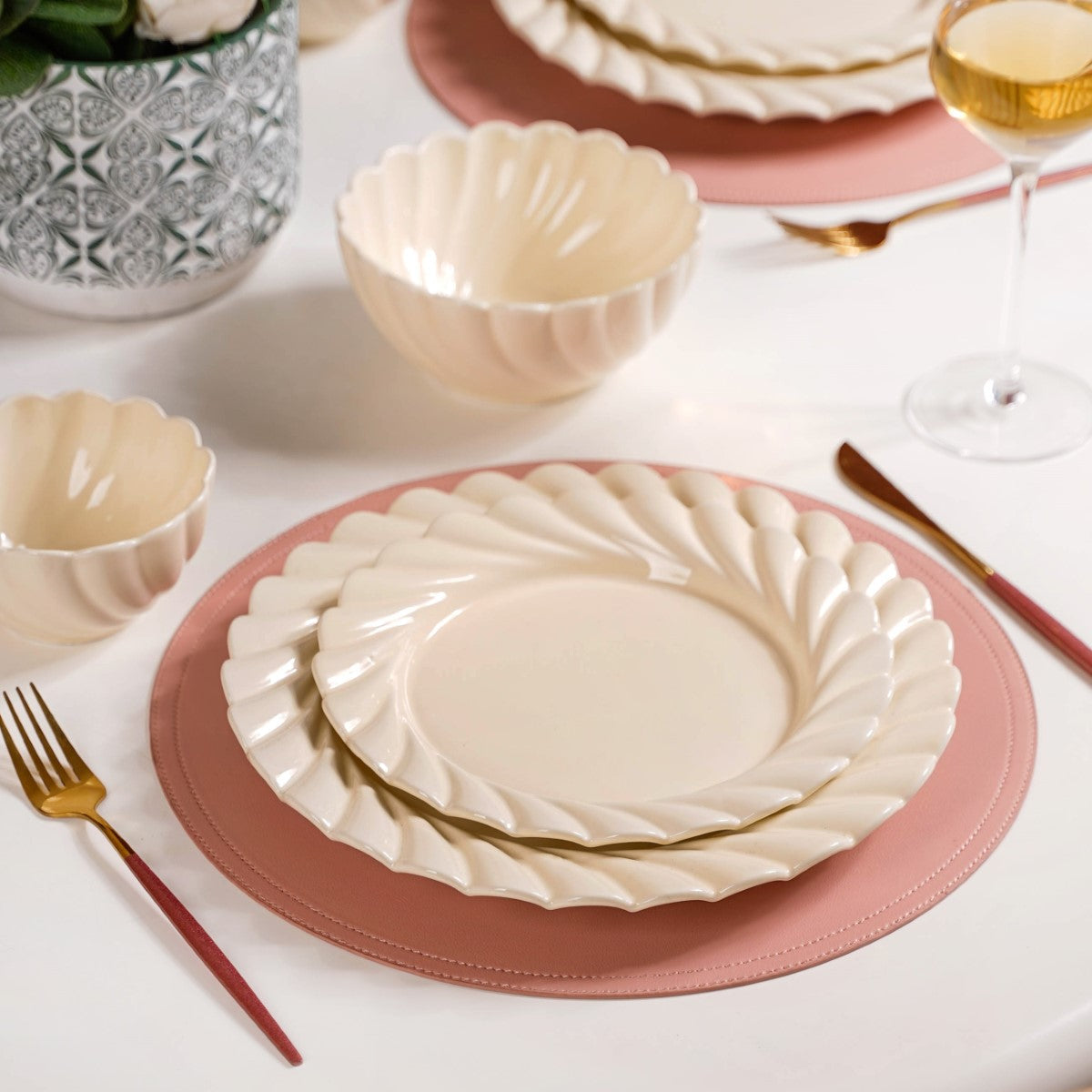 Scallop Vanilla White Luxury Snack Plates Set Of 4 9 Inch