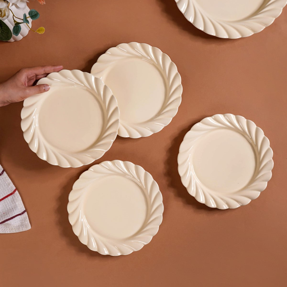 Scallop Vanilla White Luxury Snack Plates Set Of 4 9 Inch