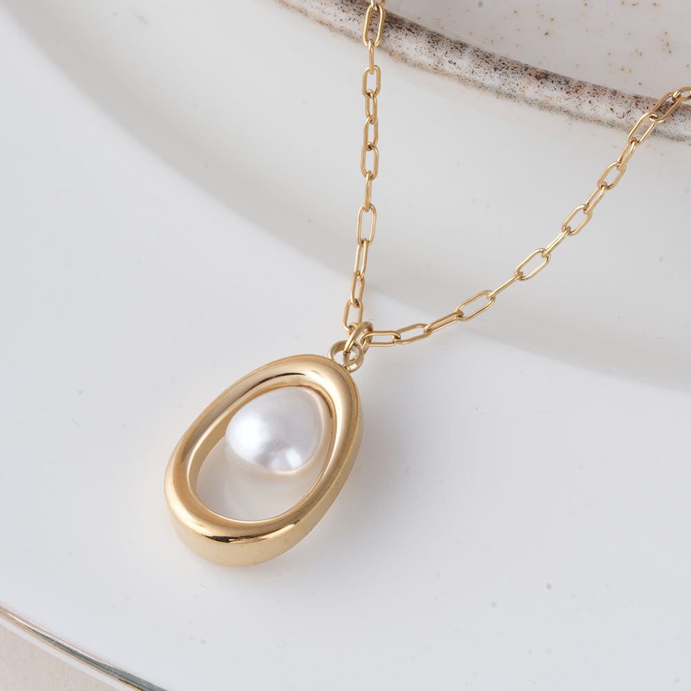 Dainty Pearl Pendant Necklace