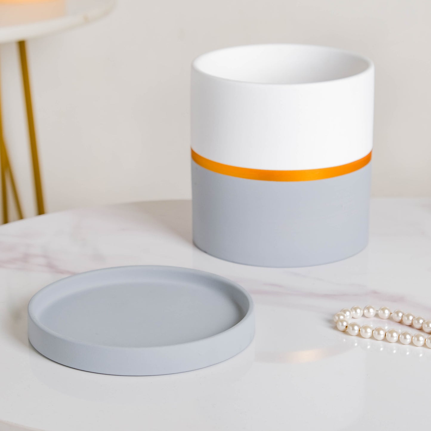 Grey And White Bicolour Pot With Plate