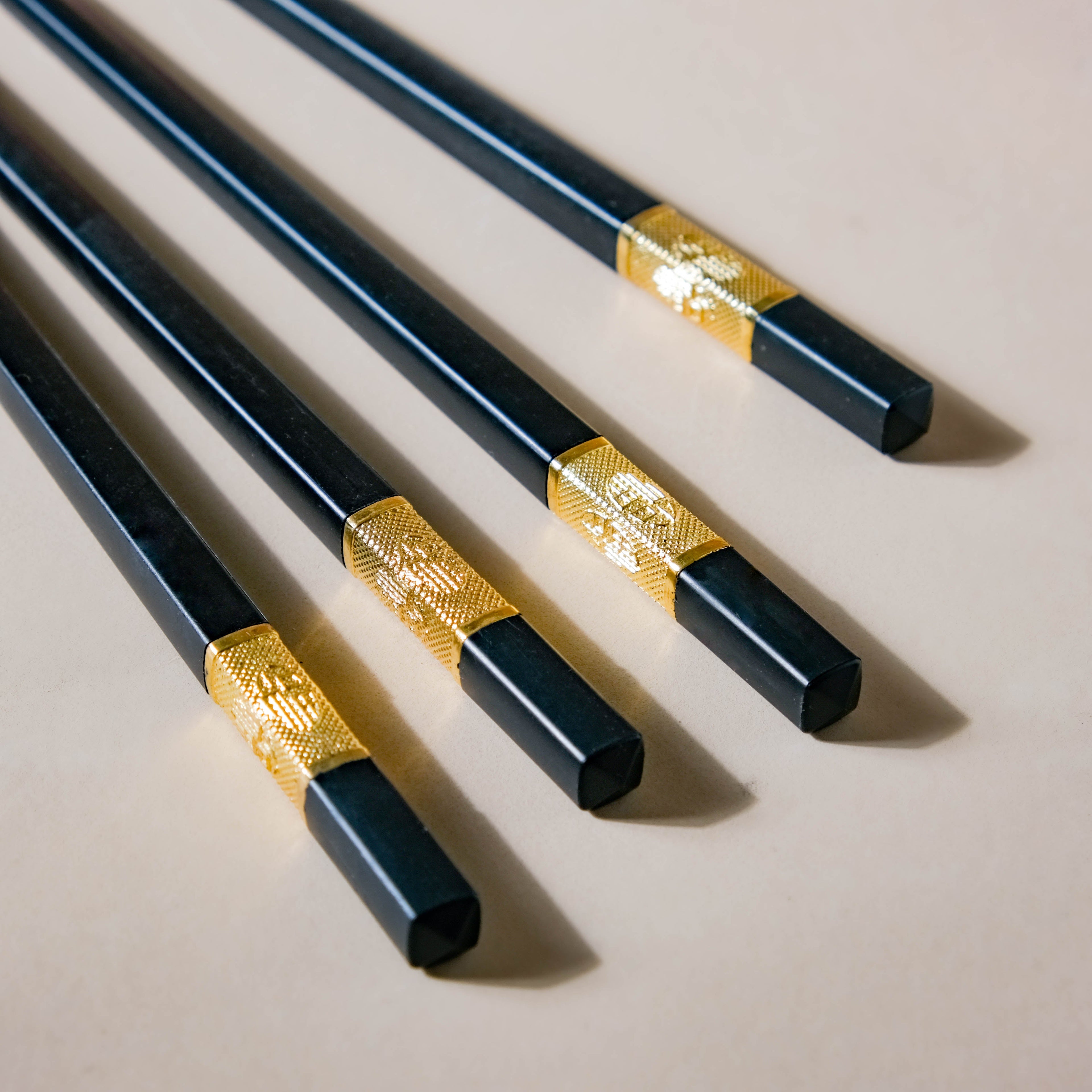 Petunia Pink Snack Bowl Set Of 4 With Chopsticks And Soup Spoons