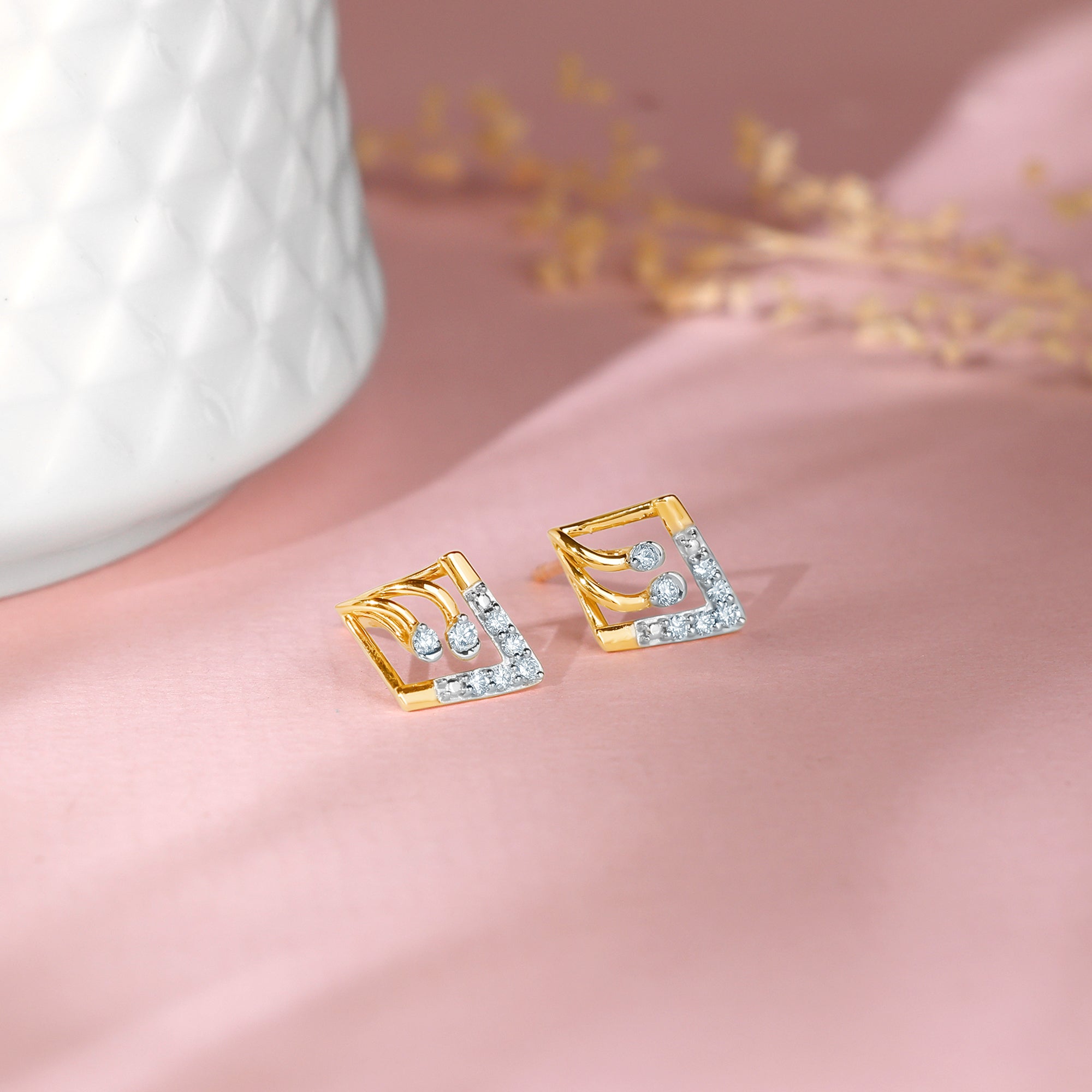 Gold Stellar Rhombus Diamond Earrings