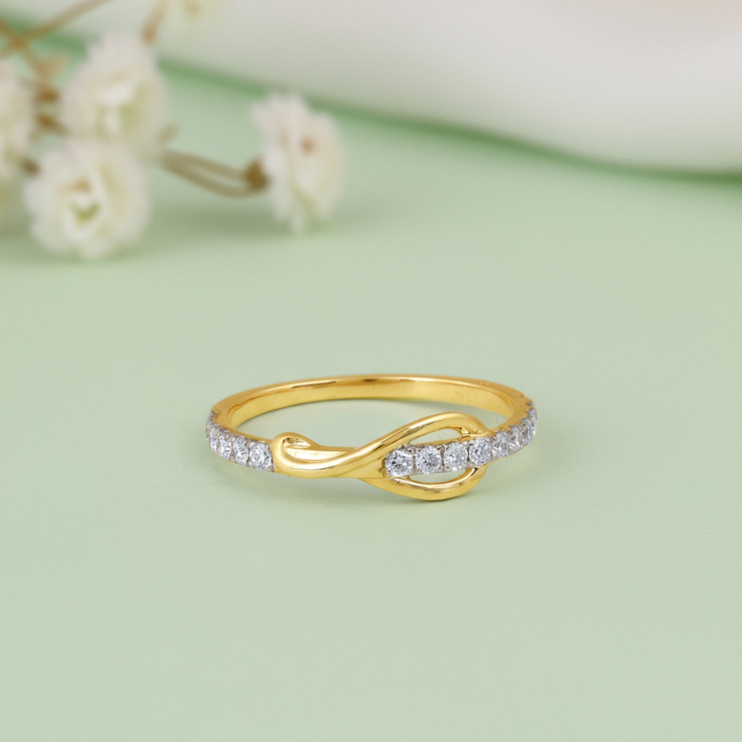 Gold Regal Rise Lab Grown Diamond Ring