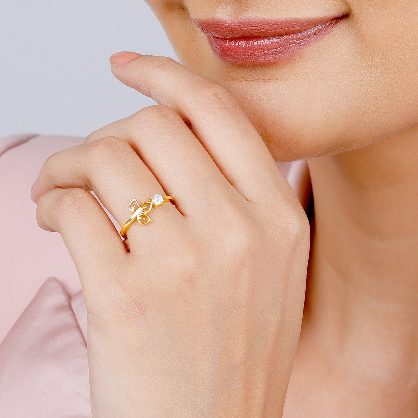 Gold Floral Soliatire Diamond Ring