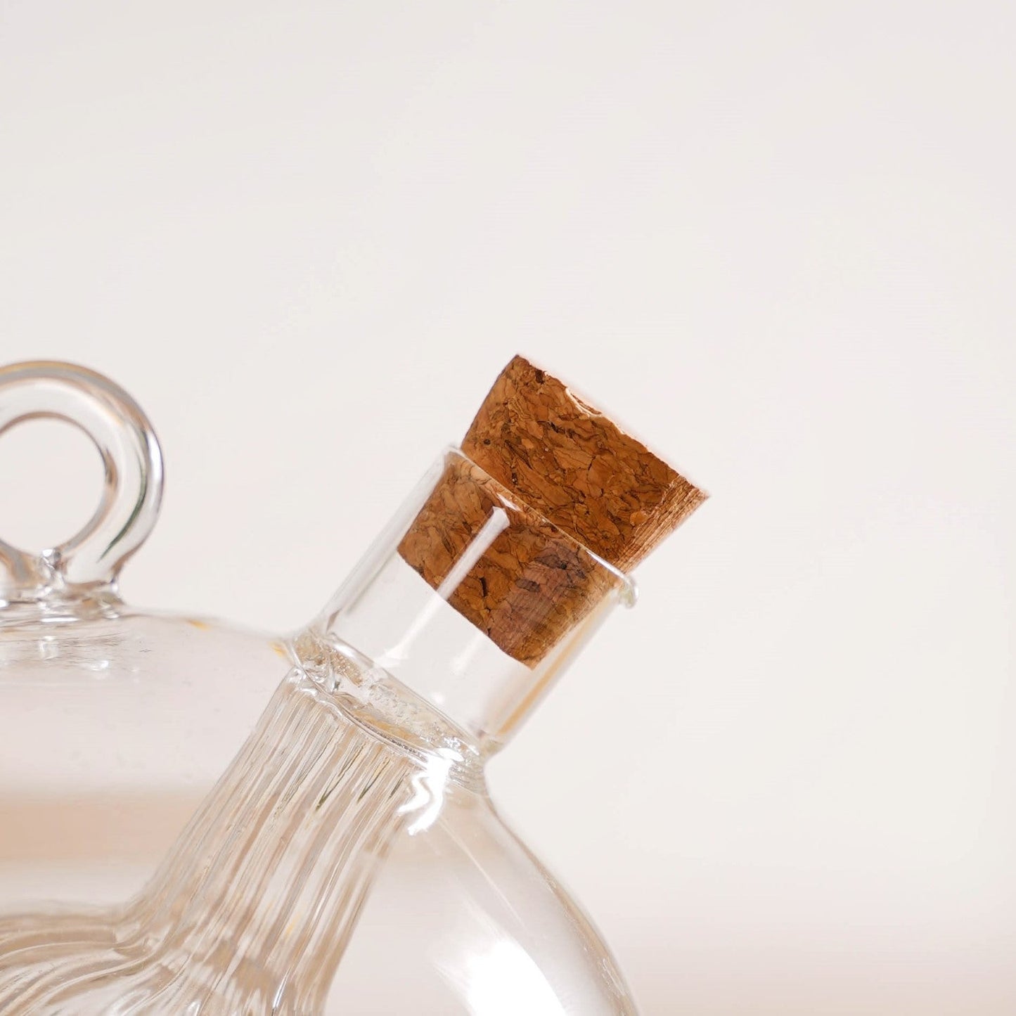 Round Reeded 2 in 1 Glass Oil Vinegar Dispenser Bottle
