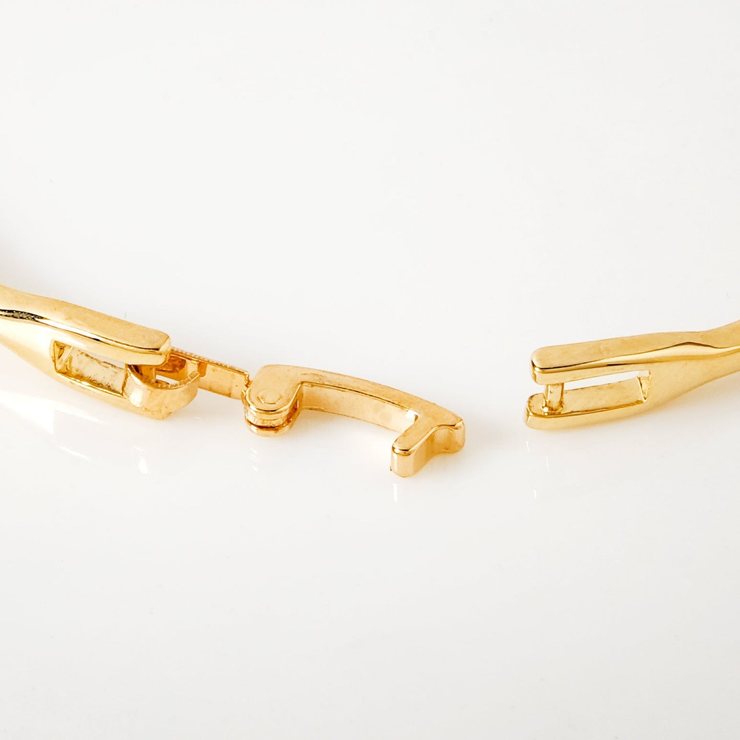 Graceful Knotted Vines Gold Bracelet