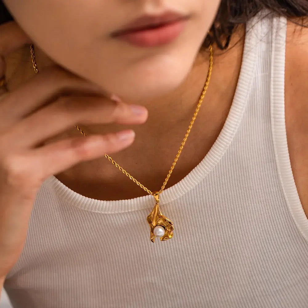 Organic Pearl Elegance Necklace