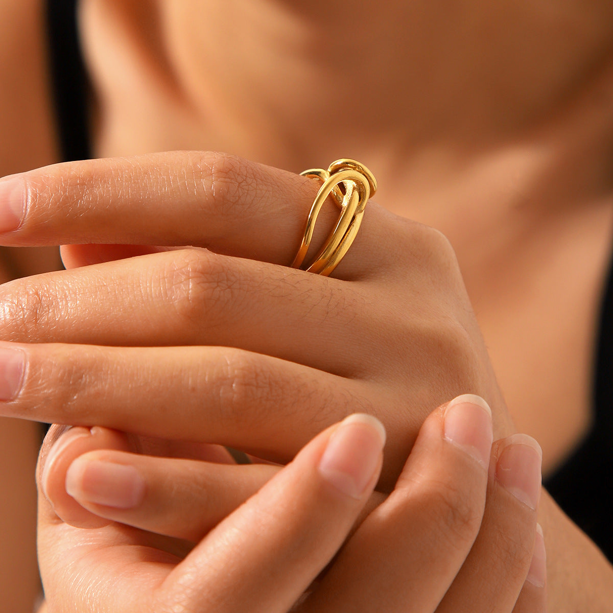 Unique Knot Ring