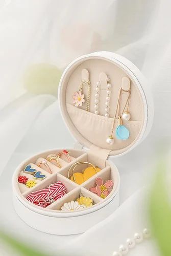 Round Travel Jewelry Box – Compact Organizer for Earrings, Rings & Necklaces