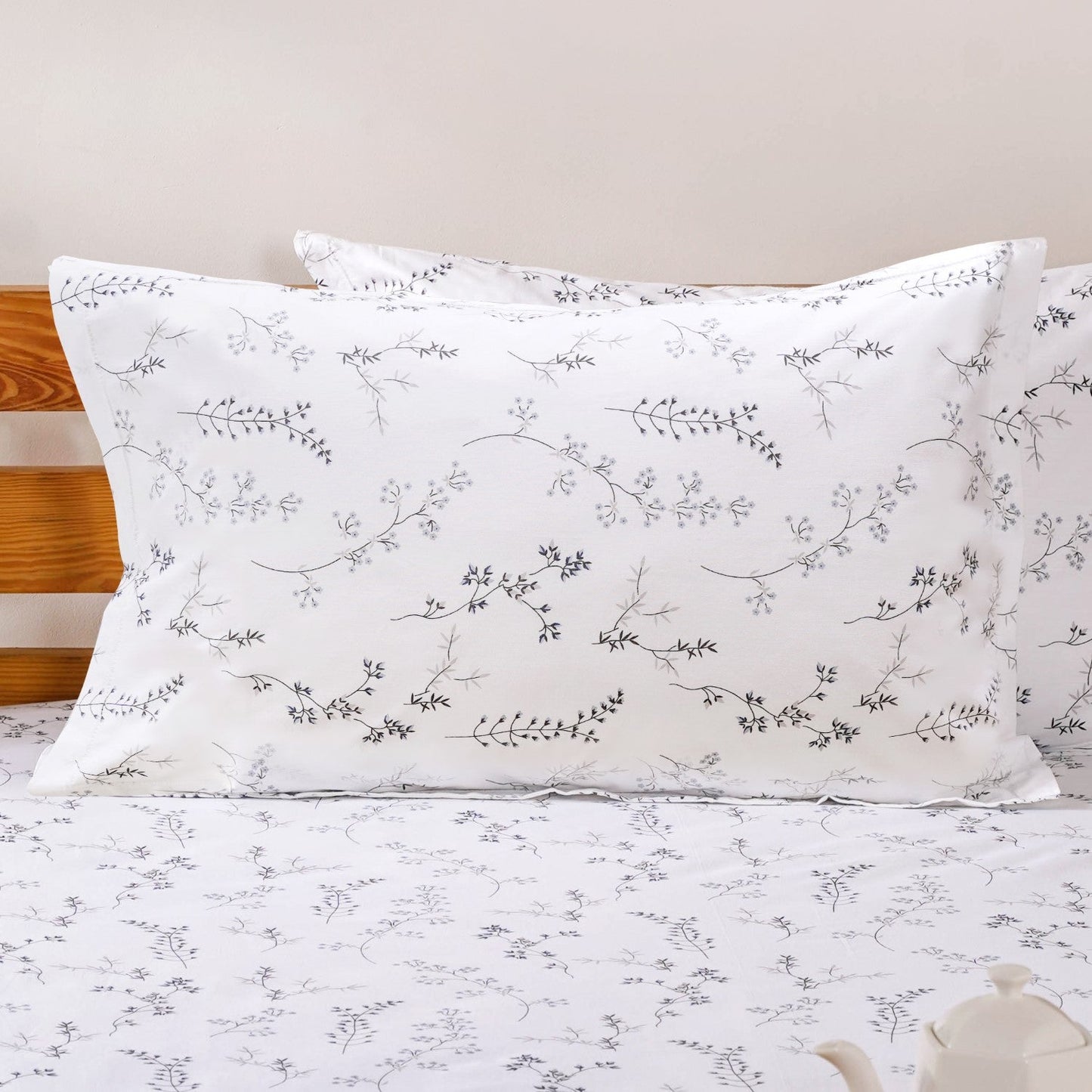 Pure Cotton Bedsheet And Pillowcase Set 180 TC Soothing Soft King Sized 275x275 cm