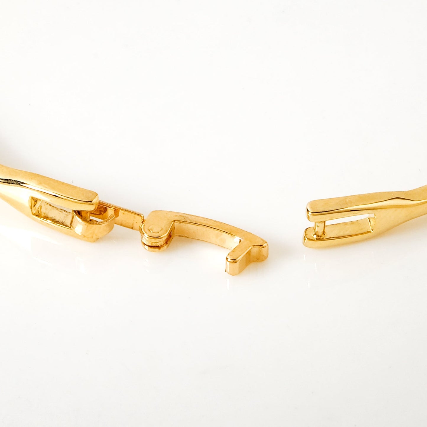Knotted Glamour Gold Cuff Bracelet