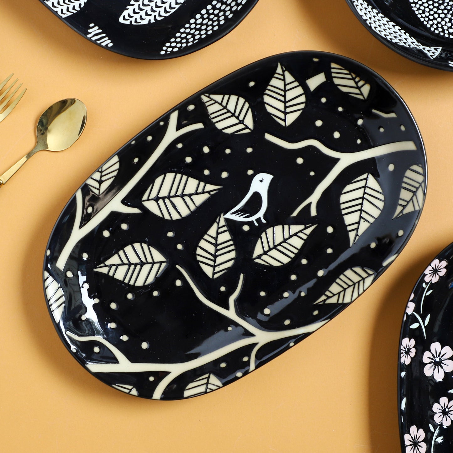 Oval Plates Black