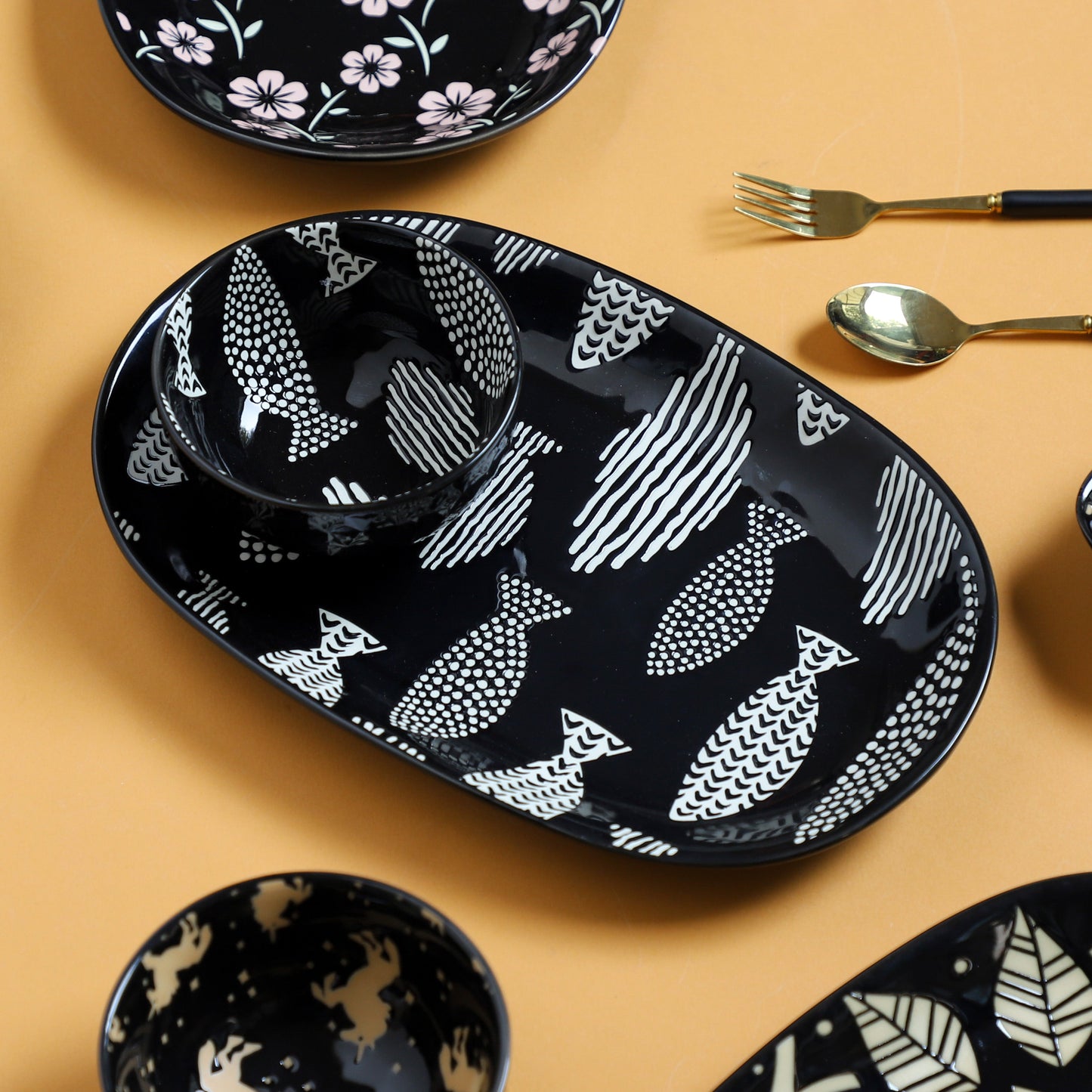 Oval Plates Black