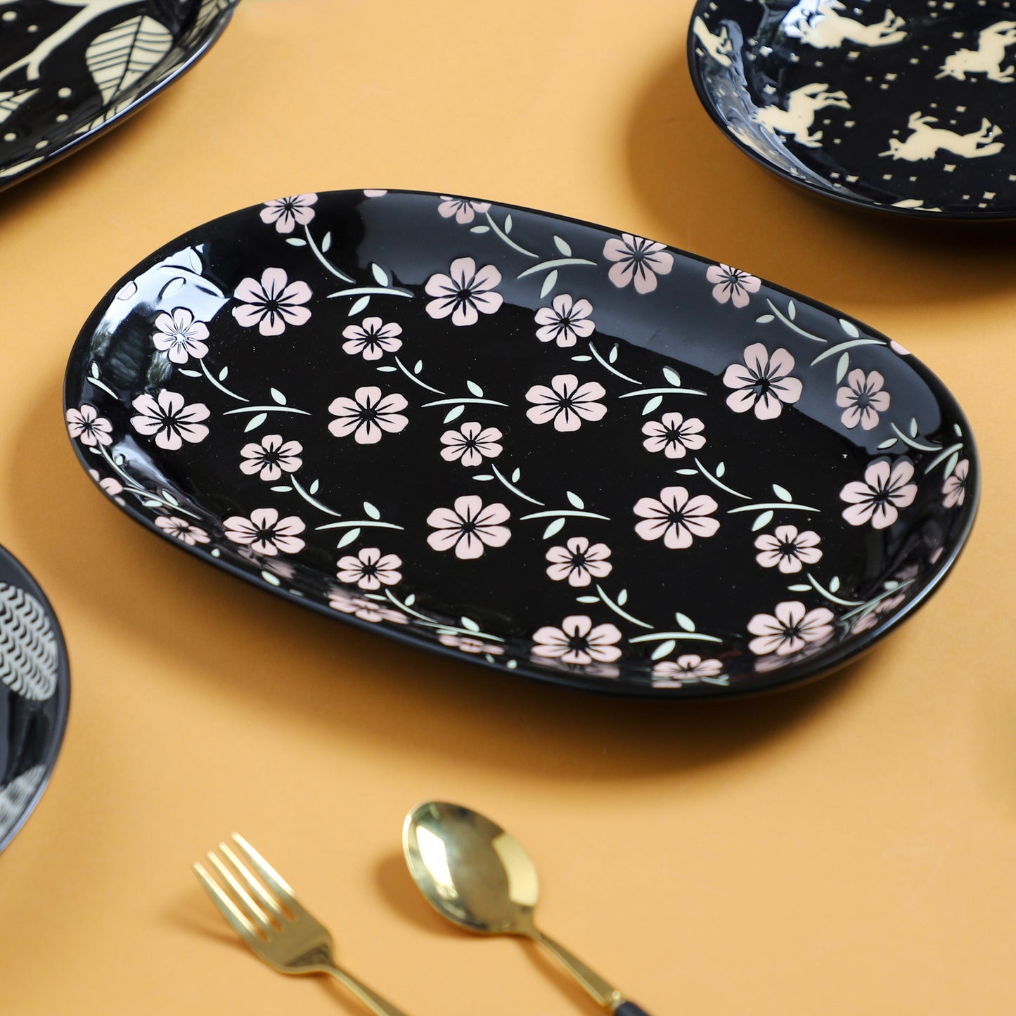 Oval Plates Black
