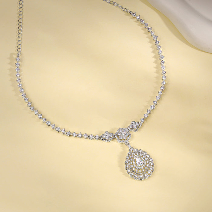 Silver Dreamy Dahlia Necklace