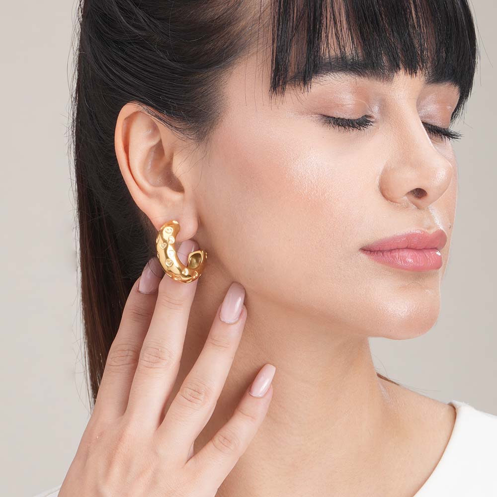 Engraved Heart Curved Earrings | Gold