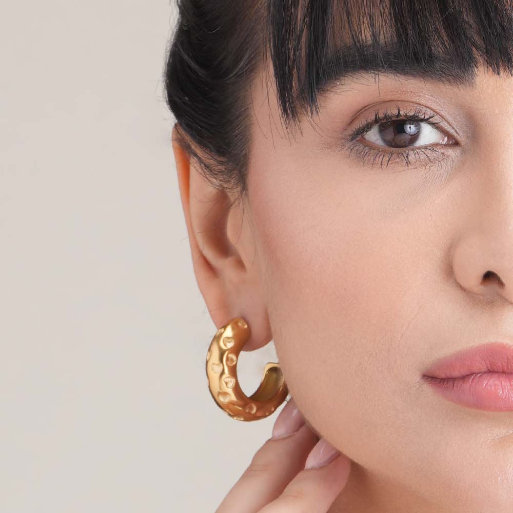 Engraved Heart Curved Earrings | Gold