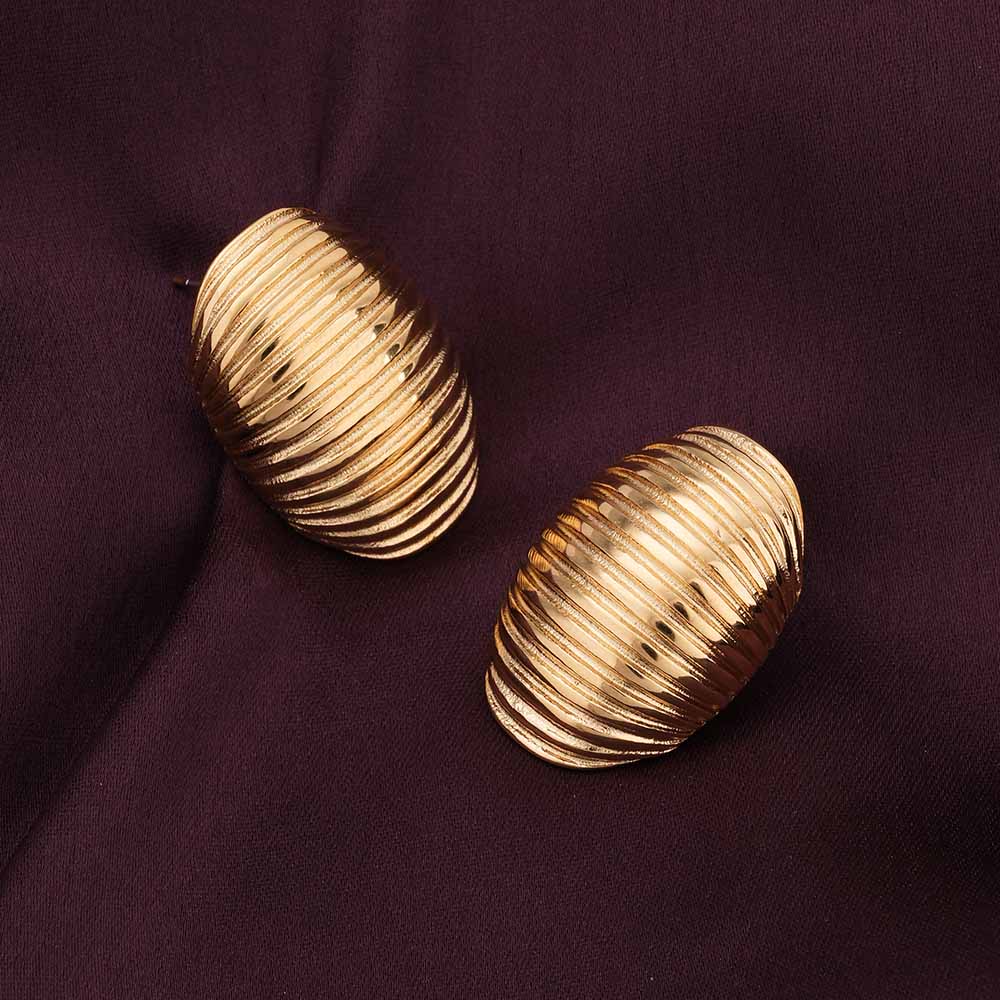 Elegant Golden Ribbed Oval Earrings