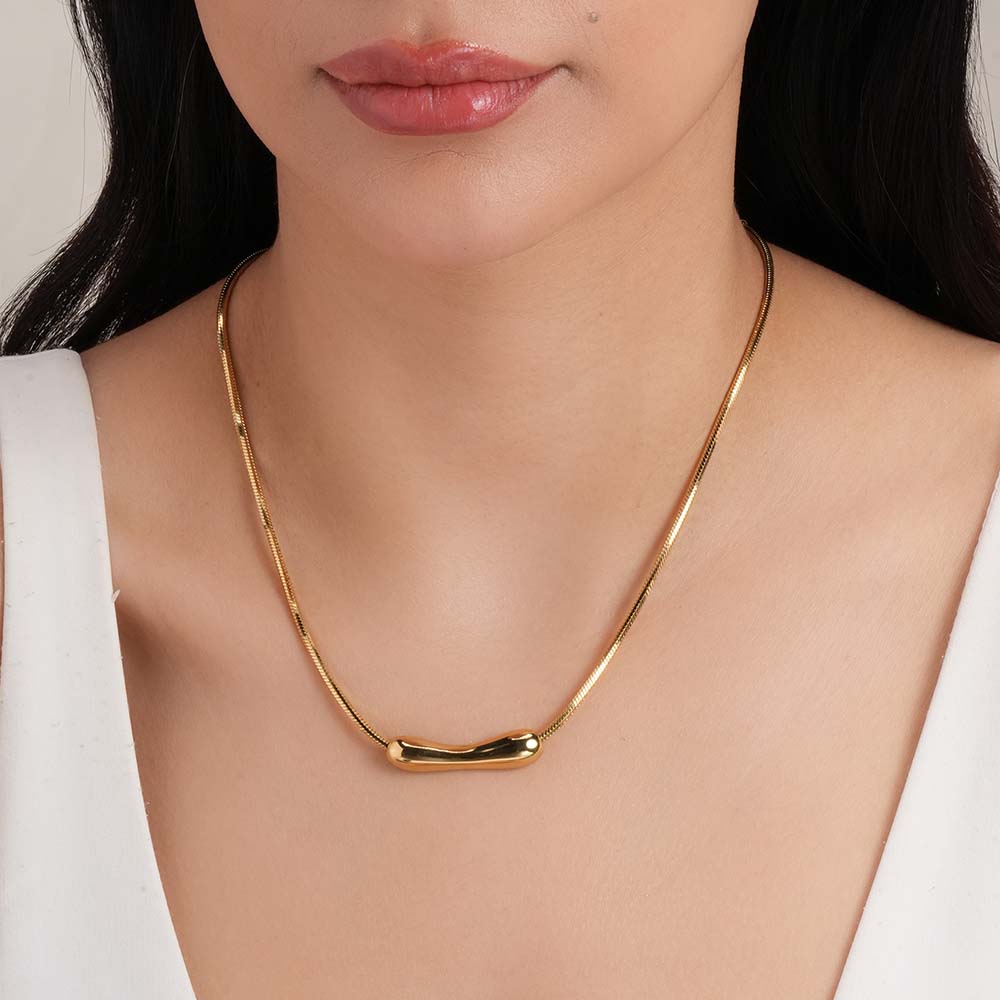 Bend Tube Gold Necklace