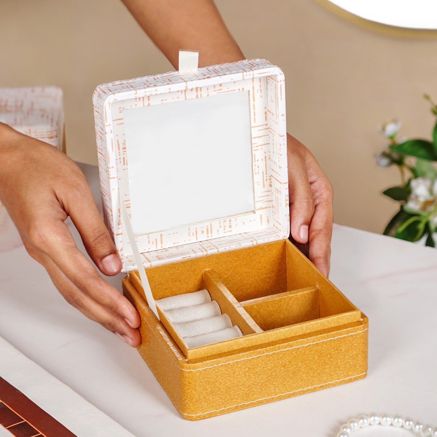 Quadrata Pattern Multi Section Jewellery Box With Mirror