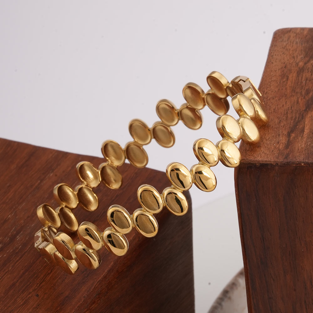 Elegant Gold Bangle Bracelet