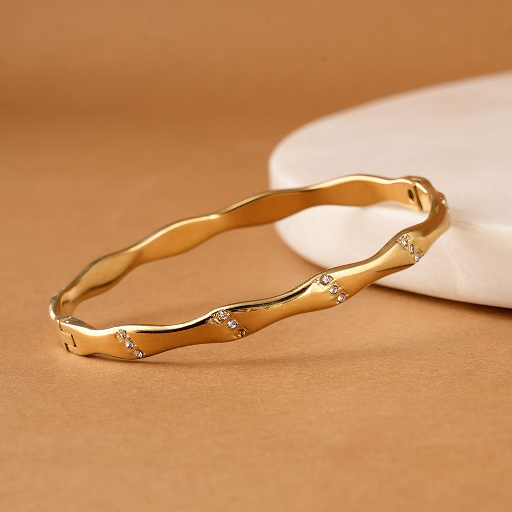Scalloped Gold Bangle Bracelet