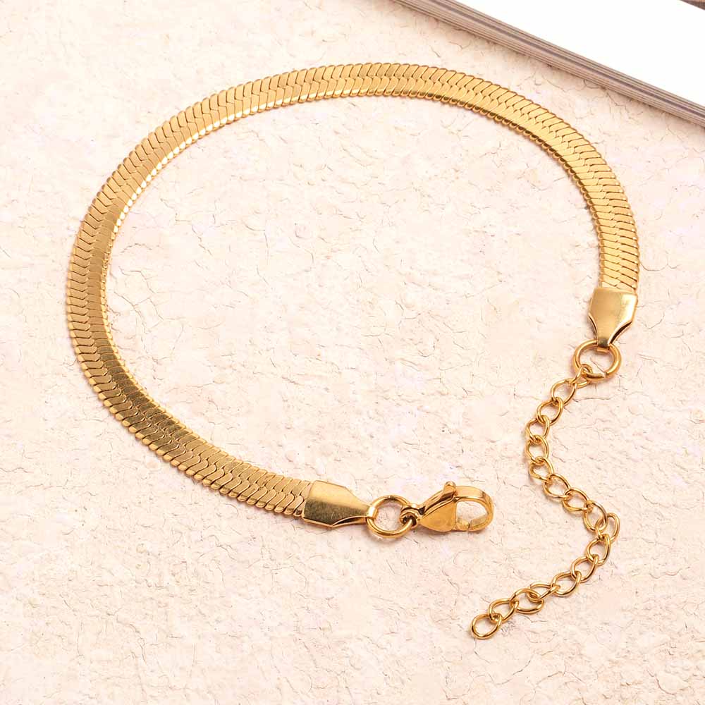 Bold Bind Bracelet