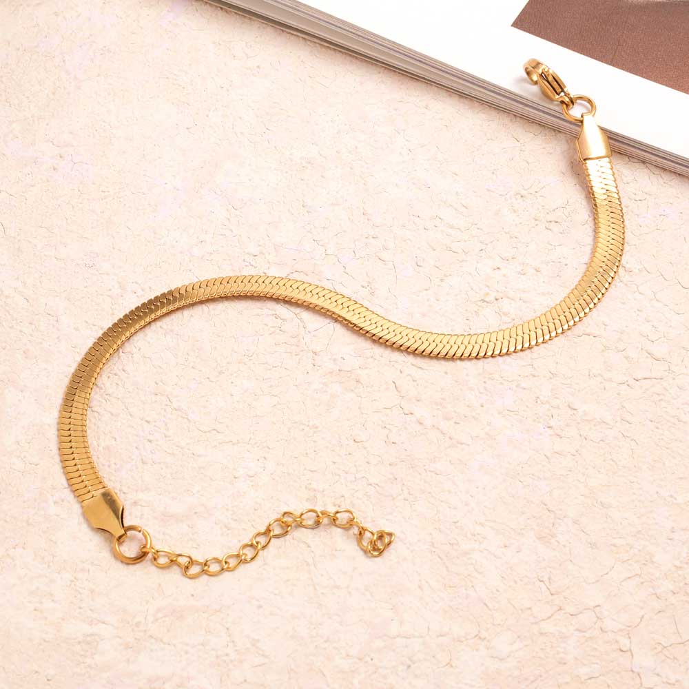 Bold Bind Bracelet