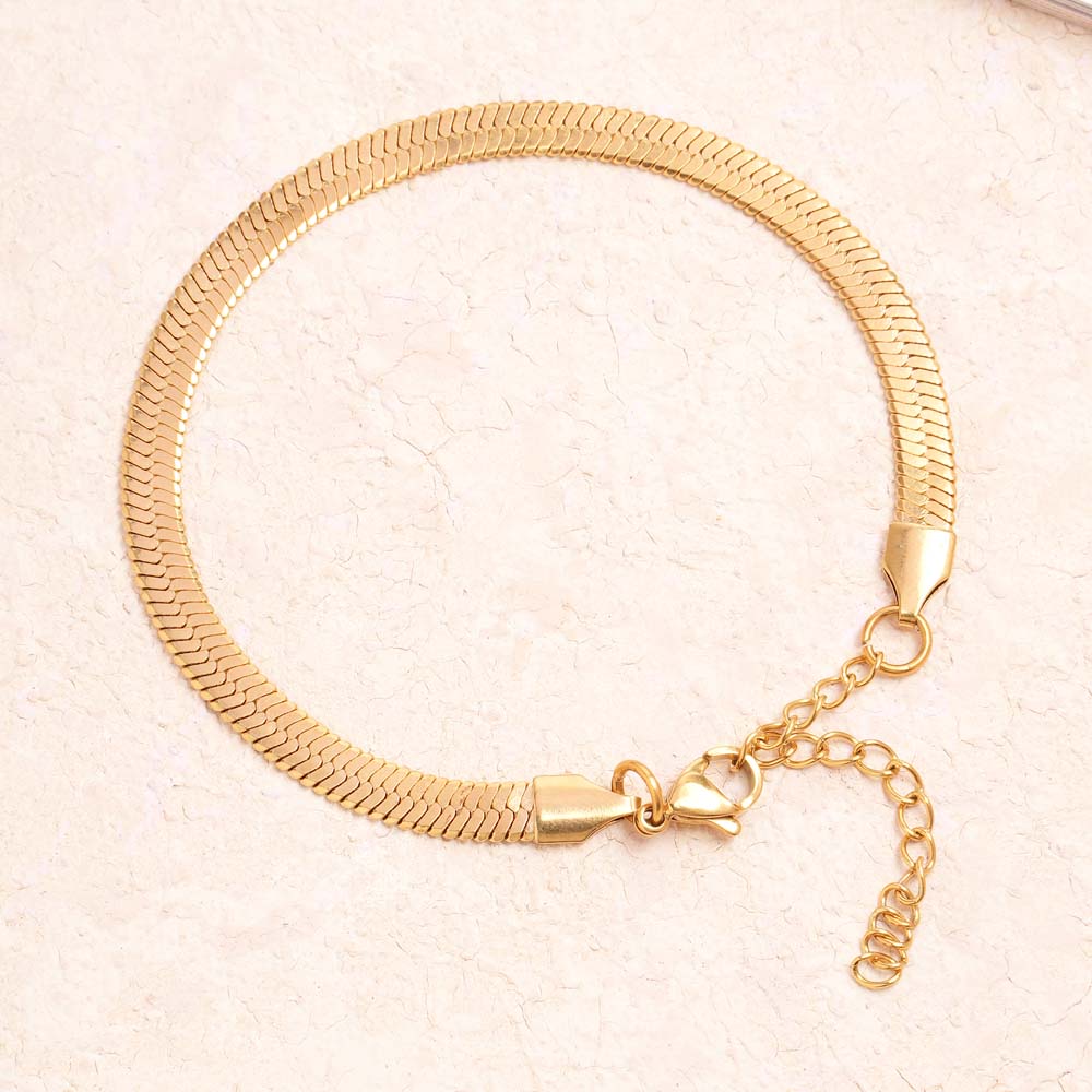 Bold Bind Bracelet