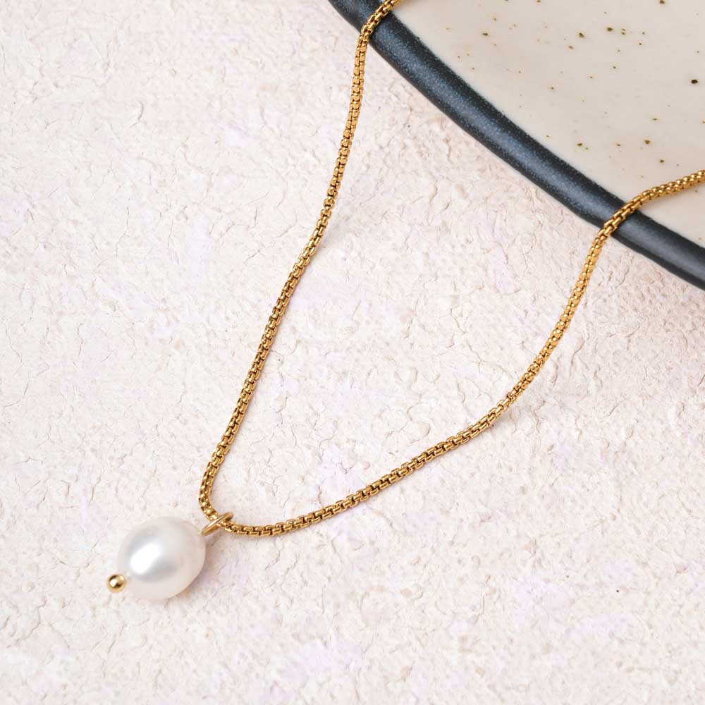 Teardrop Pearl Pendant Necklace