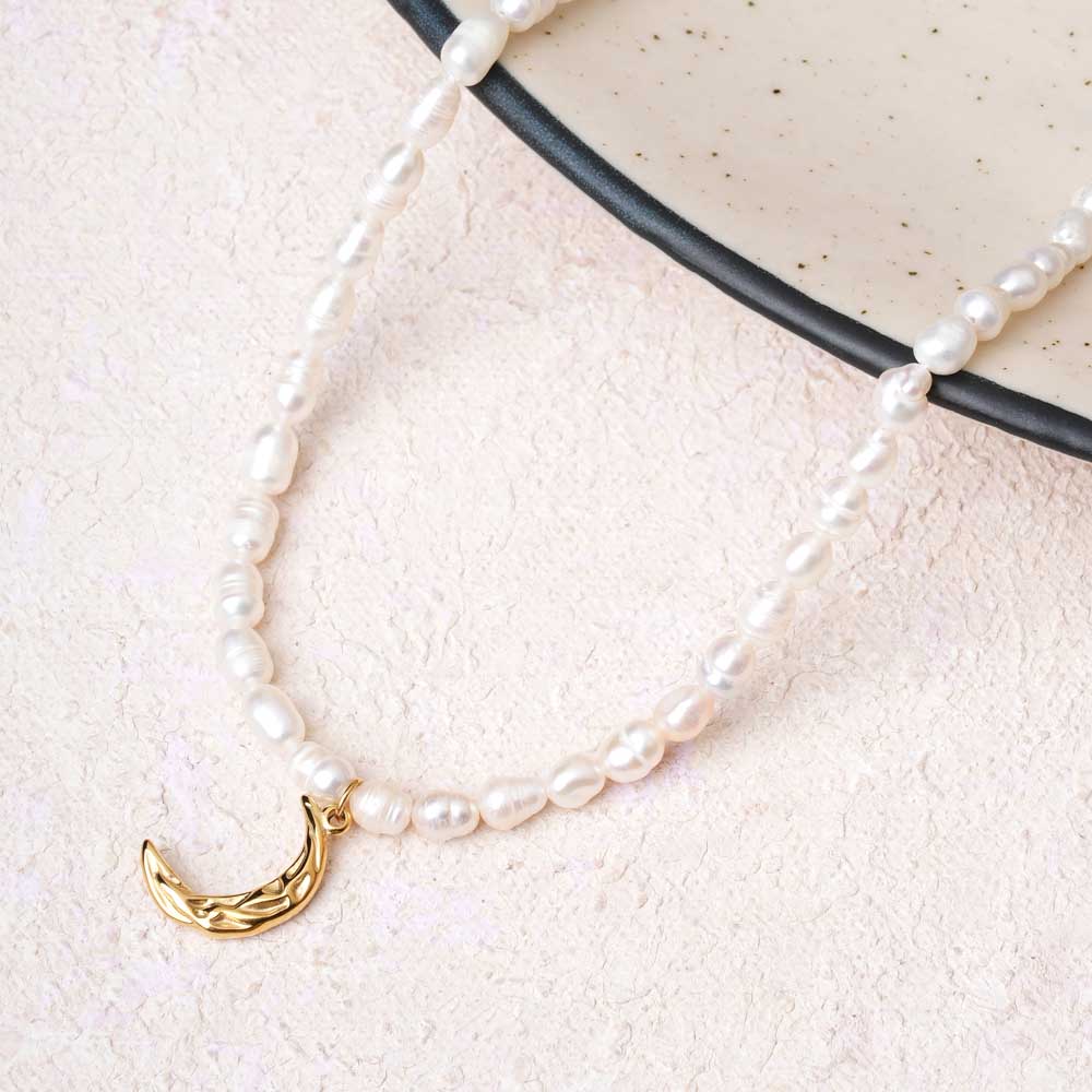 Pearl Beaded Necklace with Curved Horn Pendant