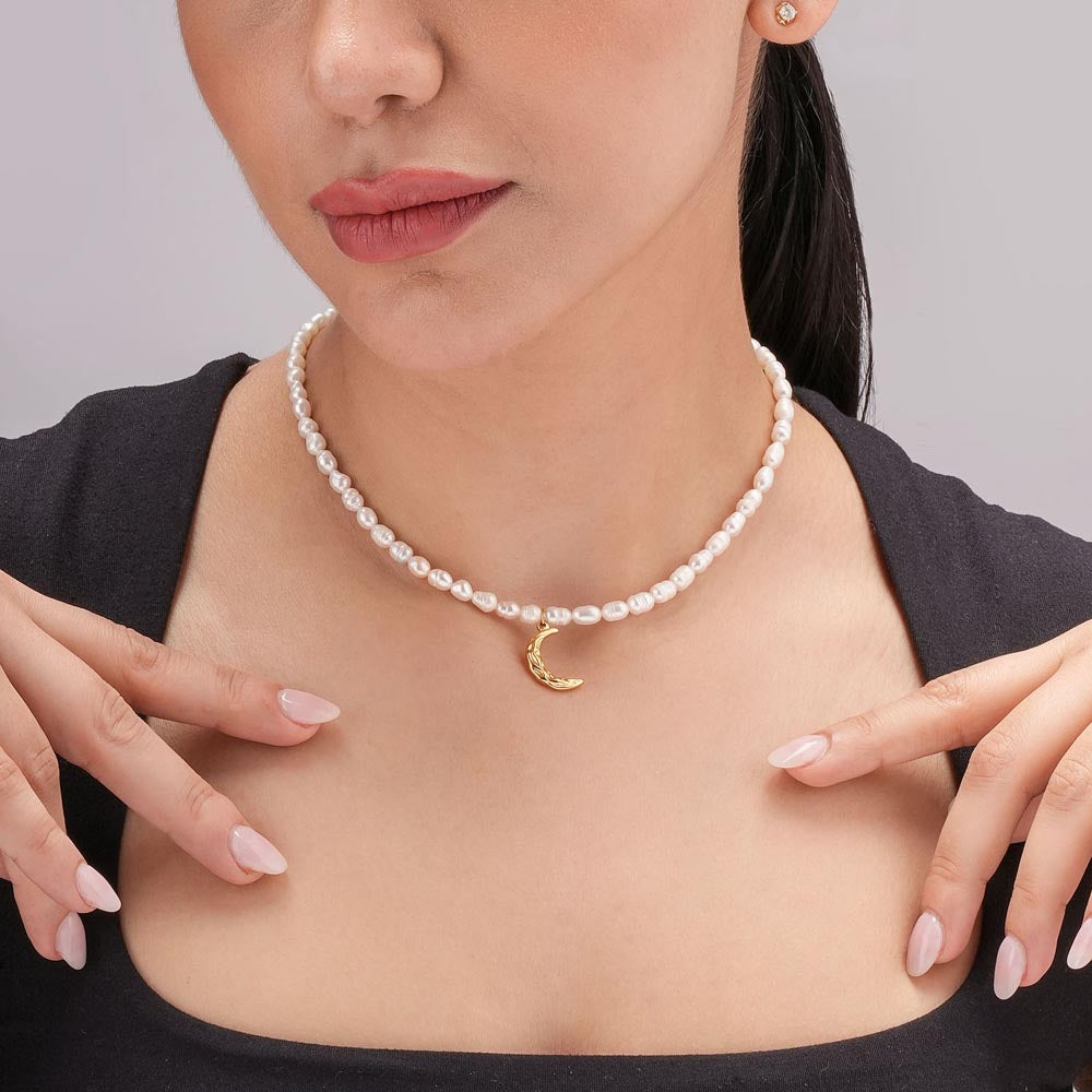 Pearl Beaded Necklace with Curved Horn Pendant