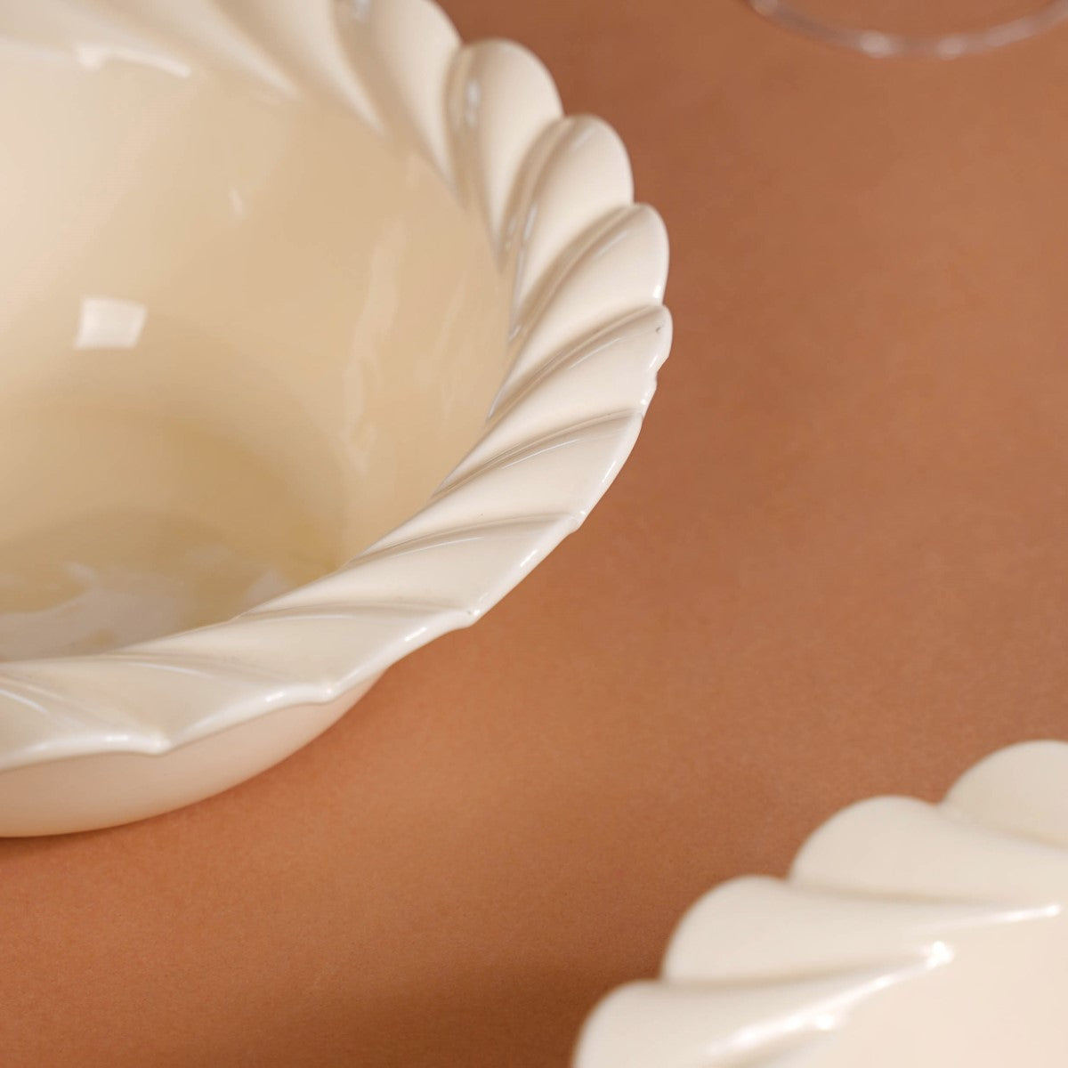 Scallop Vanilla White Serving Bowl Set Of 2 1000ml
